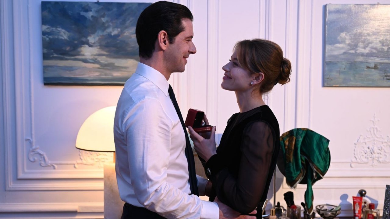 Un colpo di fortuna, la recensione: la fortuna è solo il colpo di un cinico destino