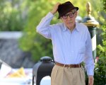 Woody Allen a Venezia: prima la standing ovation, poi le grida di protesta