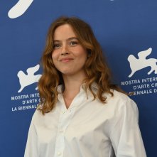 Coup de Chance: Lou de Laage al photocall della Mostra d'Arte Cinematografica di Venezia 80