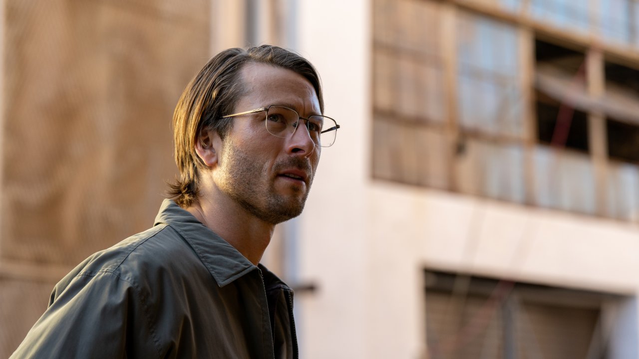 Hit Man, Glen Powell si è immerso talmente tanto nel ruolo da ingannare Richard Linklater