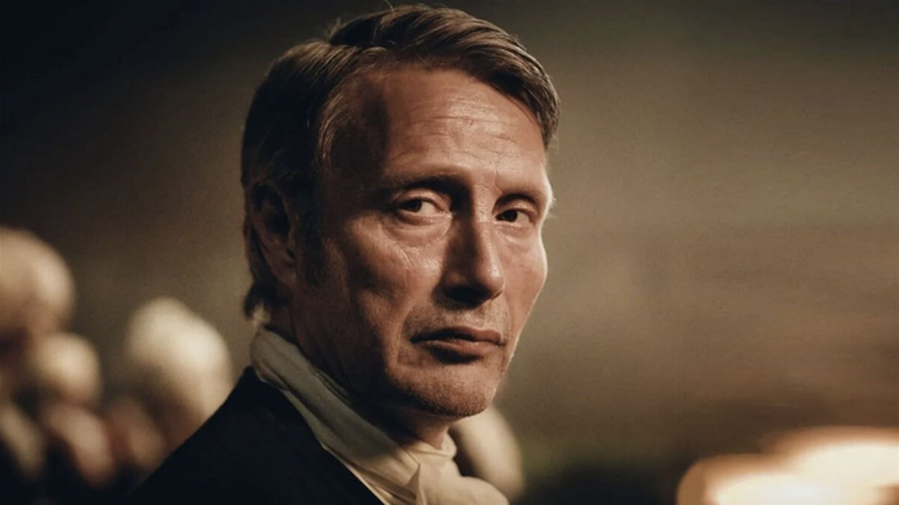 Ferrari, Mads Mikkelsen dà ragione a Favino: 'Italiani, smettetela di doppiare i film. È folle'