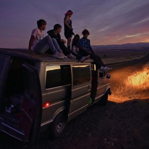 Gasoline Rainbow: una scena del film