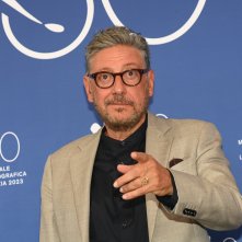Enea: Sergio Castellitto durante il photocall della Mostra d'Arte Cinematografica di Venezia 80