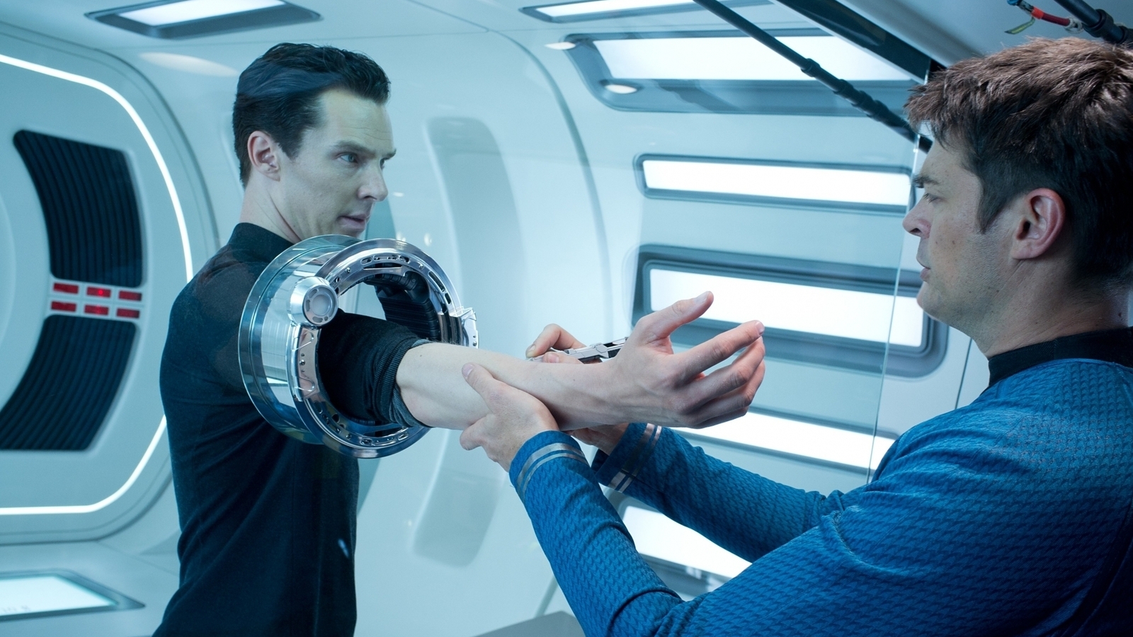 Into Darkness - Star Trek stasera su Cielo: la trama e il cast del film con Benedict Cumberbatch