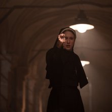 The Nun II - Taissa Farmiga in una scena del film