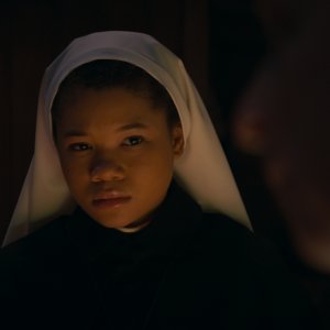 The Nun II - Storm Reid in una scena del film