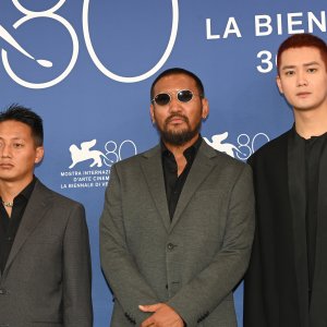 Il leopardo delle nevi: il cast durante il photocall della Mostra d'Arte Cinematografica di Venezia 80