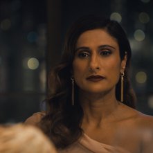 Expats: Sarayu Blue in una scena della serie TV