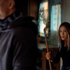 Fear the Night: Maggie Q in una scena del film