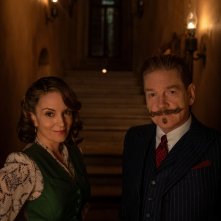 Assassinio a Venezia: Kenneth Branagh e Tina Fey in una scena del film