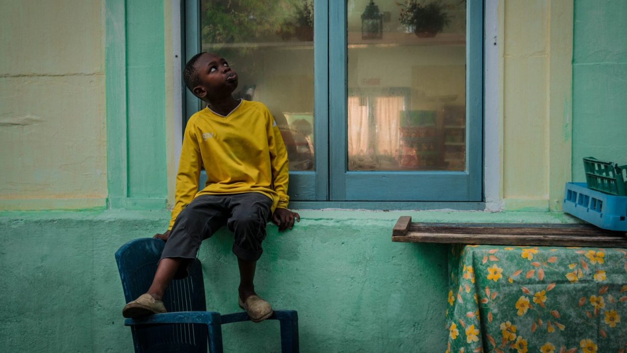 Oltre il confine, la recensione: il 'controcampo' di Io capitano