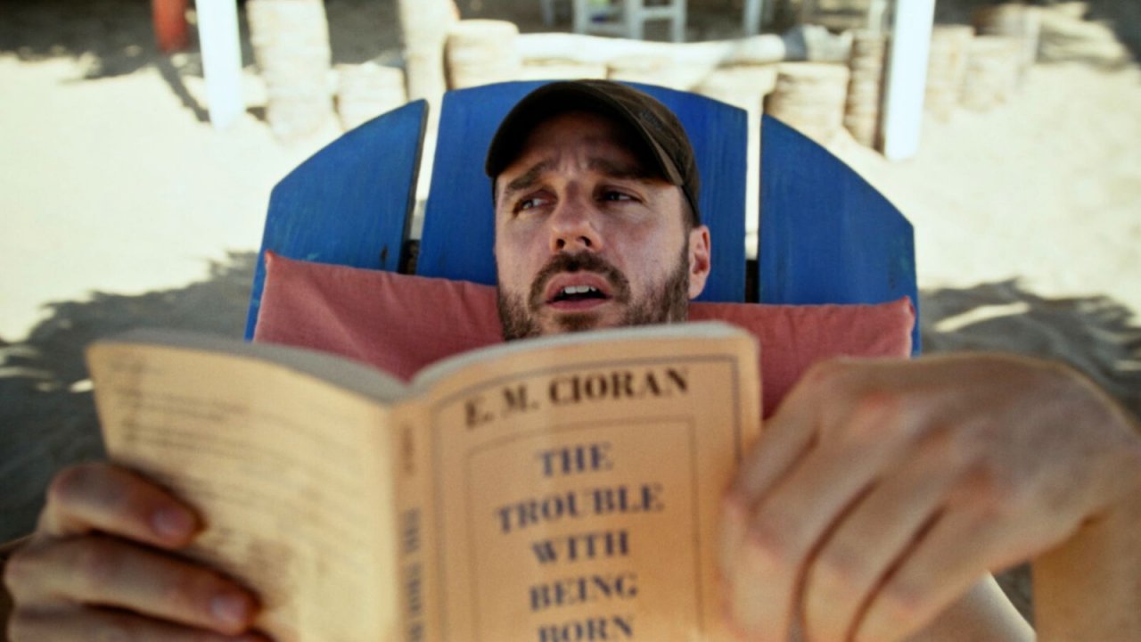 Rotting in the Sun, la recensione: uno strano film noir che si prende gioco di noi