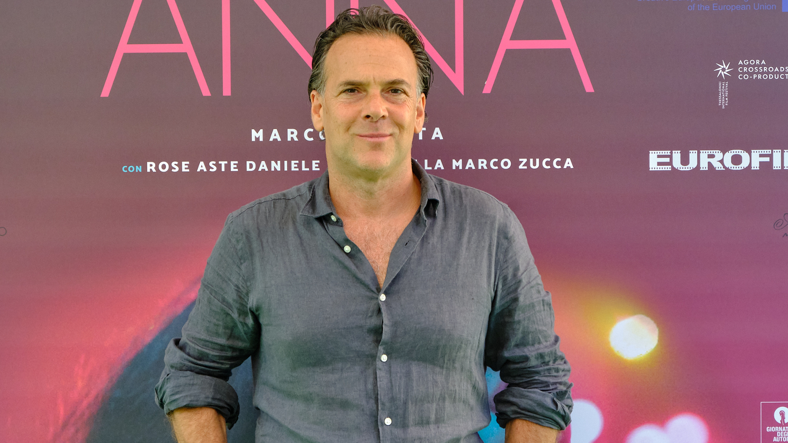 Marco Amenta mentre presenta Anna alle Giornate degli Autori di Venezia 2023
