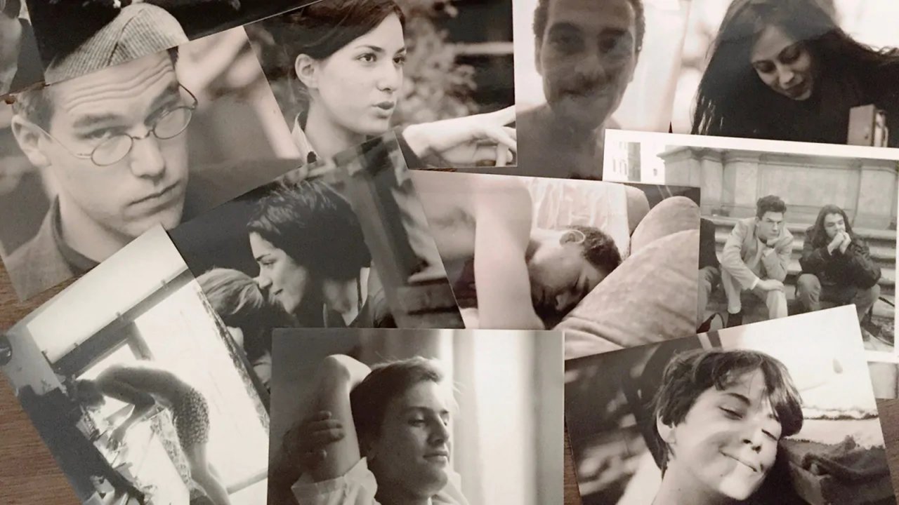 Frammenti di un percorso amoroso, la recensione: un tuffo nel passato tra emozioni e ricordi