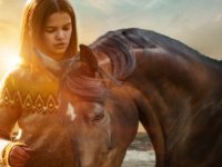 Il mio amico Tempesta, la recensione: il film sull'amicizia tra una ragazza e un cavallo senza patetismi