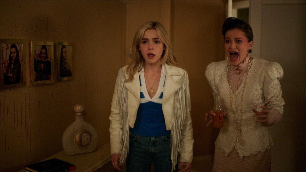 Totally Killer: Kiernan Shipka viaggia nel tempo nel trailer del nuovo film Blumhouse