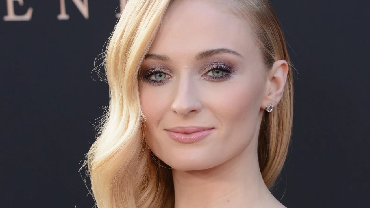 Sophie Turner avvistata sul set in Spagna dopo la richiesta di divorzio di Joe Jonas (FOTO)