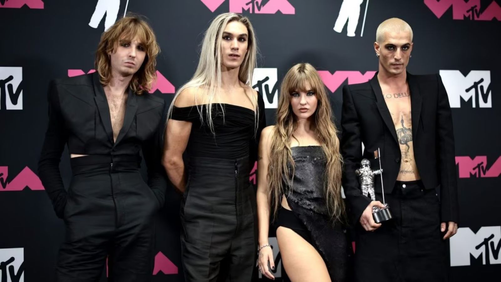 MTV VMA 2023: i Maneskin vincono nella categoria Best Rock, il bacio di Taylor Swift a David
