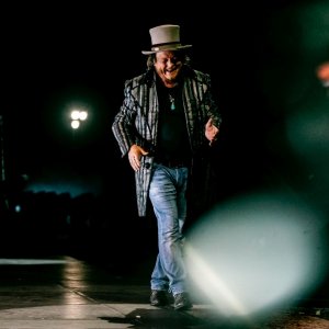 Zucchero - Sugar Fornaciari, un'immagine di Zucchero sul palco