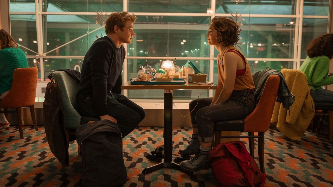 La probabilità statistica dell'amore a prima vista, la recensione del film Netflix