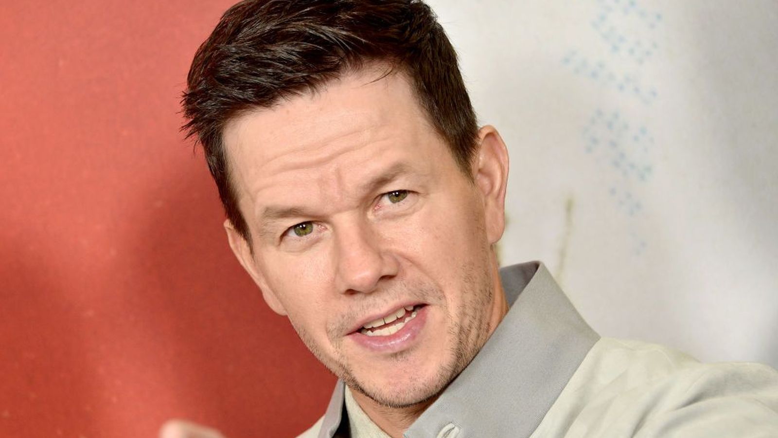 Mark Wahlberg: 'Aspettavo che Leonardo DiCaprio, Tom Cruise e Brad Pitt rifiutassero i ruoli per propormi io'