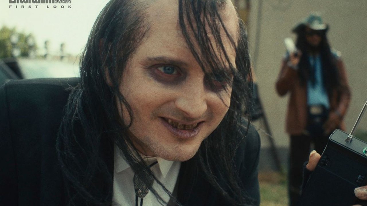 The Toxic Avenger: Elijah Wood sembra il Pinguino di Danny DeVito nel remake del cult anni '80