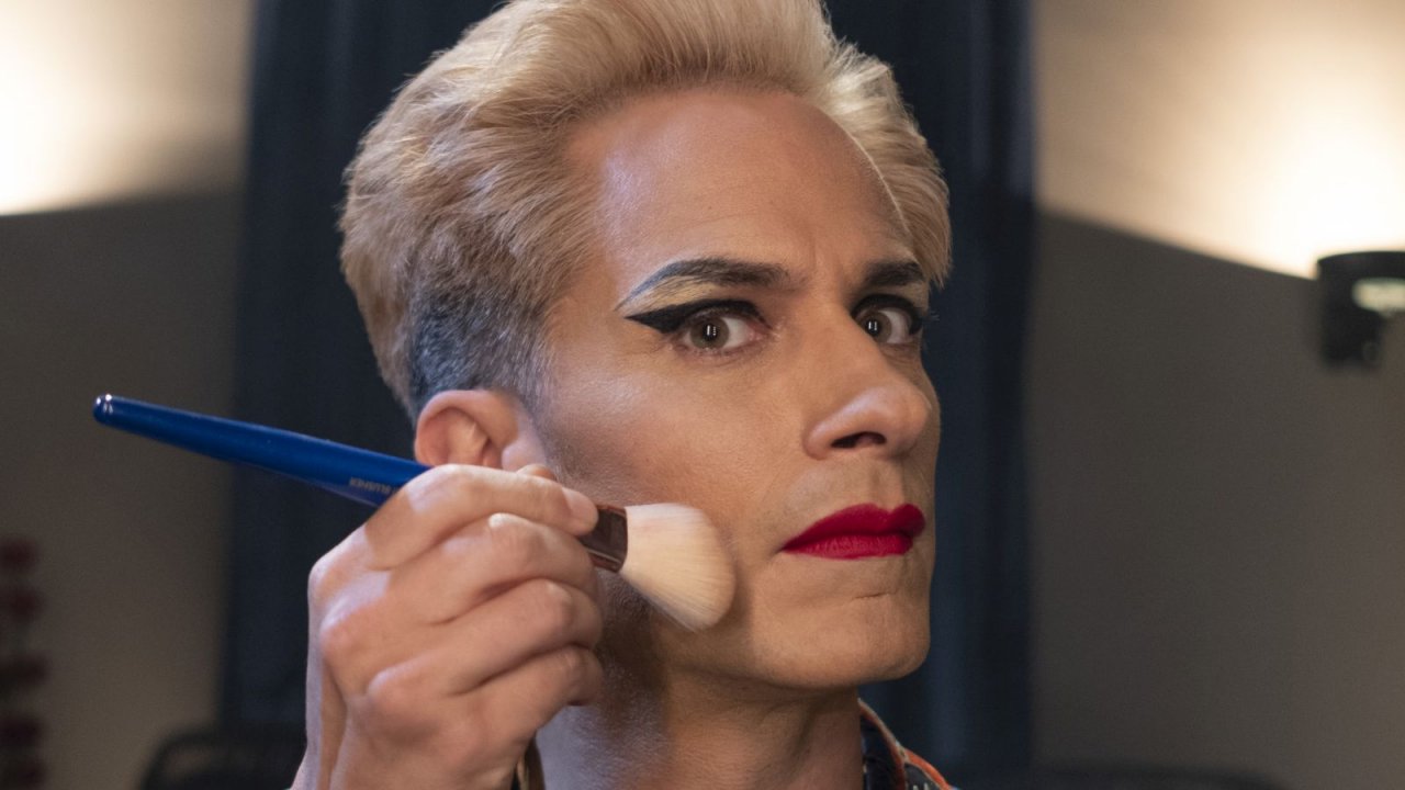 Cassandro, la recensione: Gael Garcia Bernal è il Liberace del wrestling in un biopic scintillante