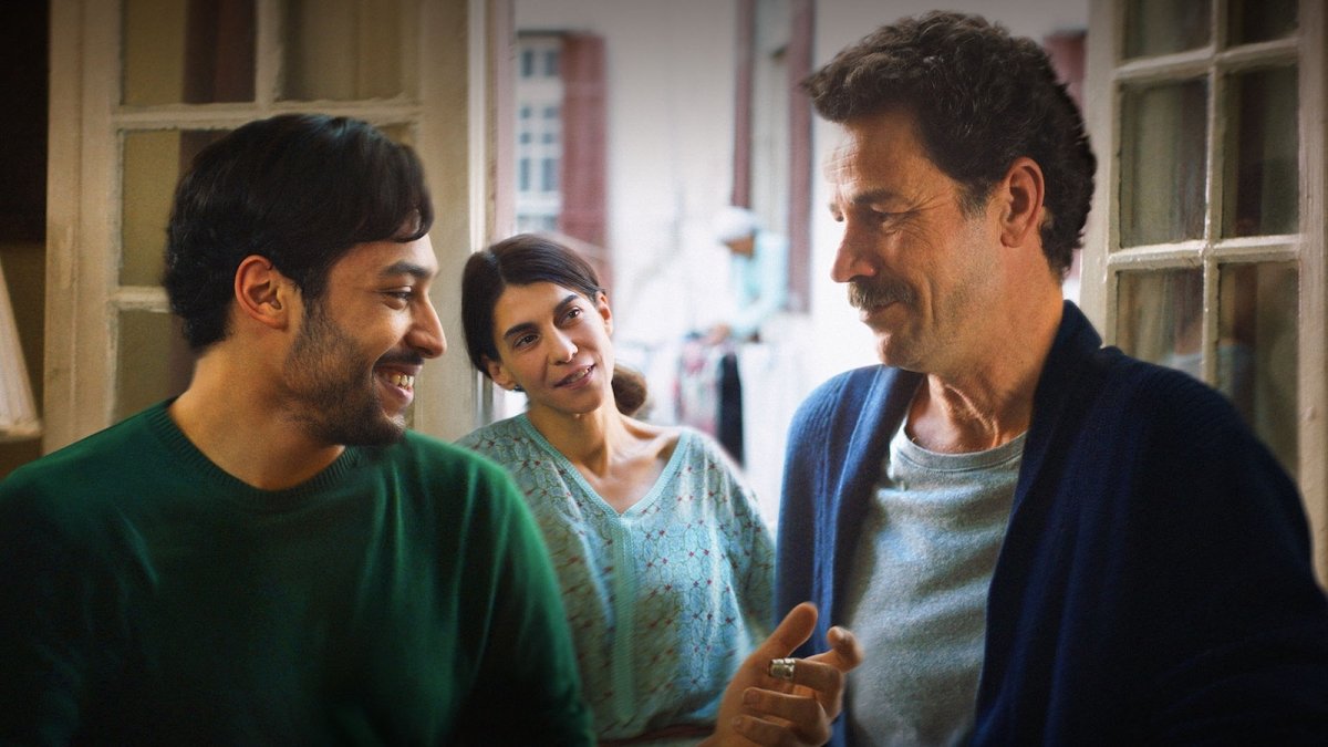 Il caftano blu, la recensione: un dramma omosessuale raffinato come la seta