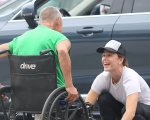 Jennifer Garner aiuta un senzatetto e coinvolge un paparazzo pur di fargli avere un paio di scarpe