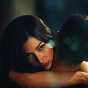 In fiamme: Úrsula Corberó in una immagine della serie Netflix