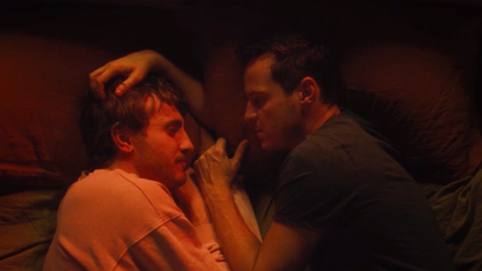 All of Us Strangers, Andrew Scott e Paul Mescal innamorati tormentati nel trailer