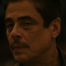 Reptile: Benicio Del Toro in un primo piano