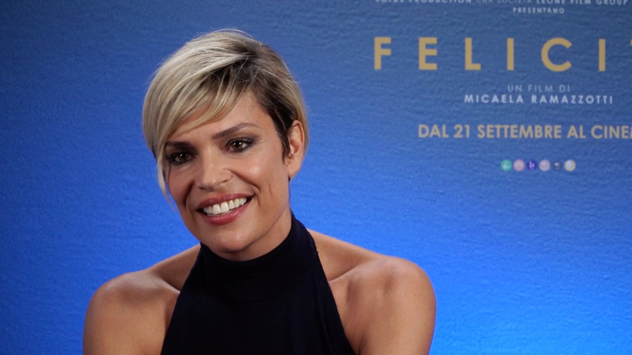 Felicità, Micaela Ramazzotti: 'È molto difficile emanciparsi dalla famiglia italiana'