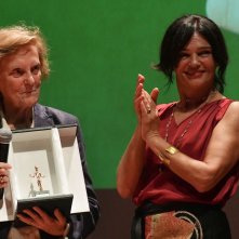 Chiara Caselli consegna a Liliana Cavani il Premio Fiesole Maestri del Cinema 2023