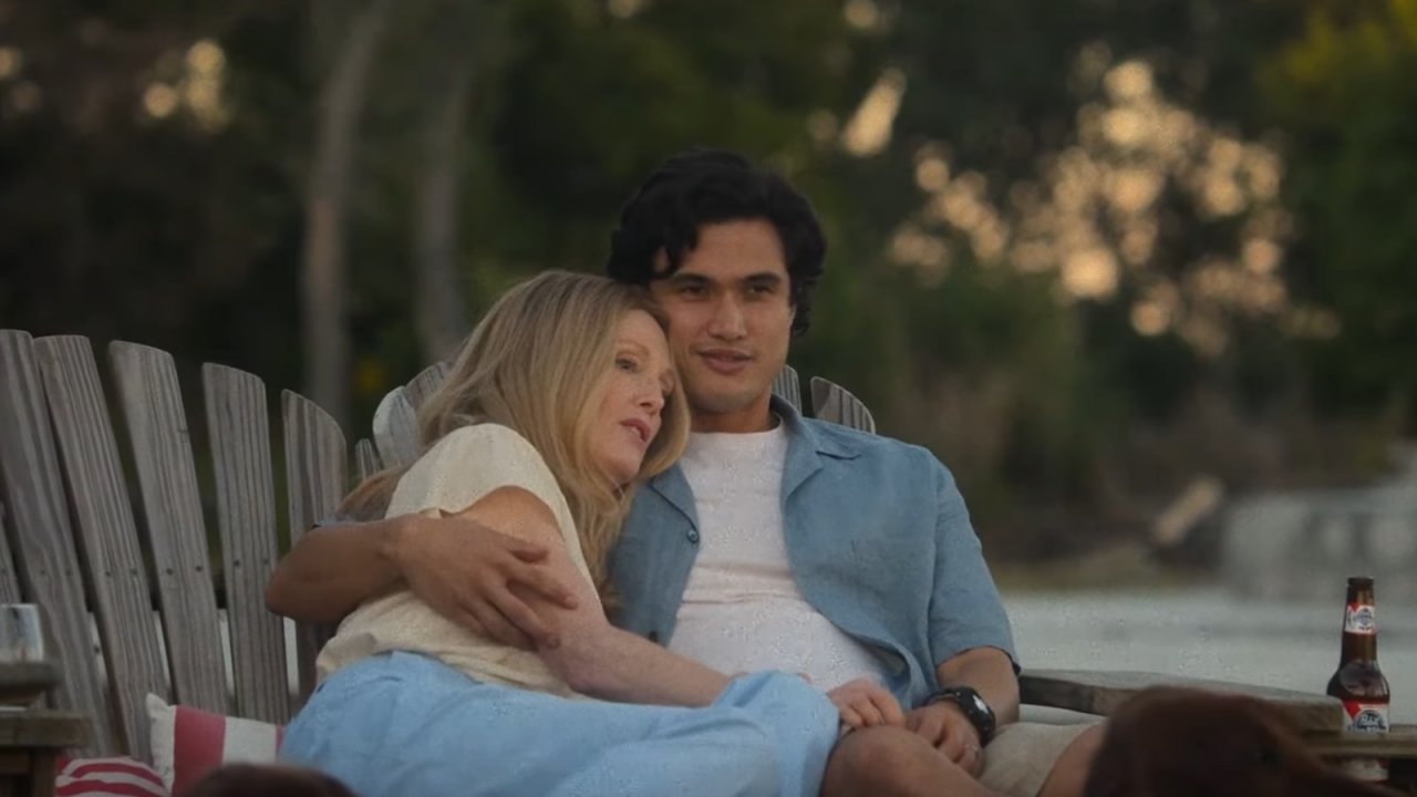 May December: il trailer del film con Julianne Moore e Natalie Portman