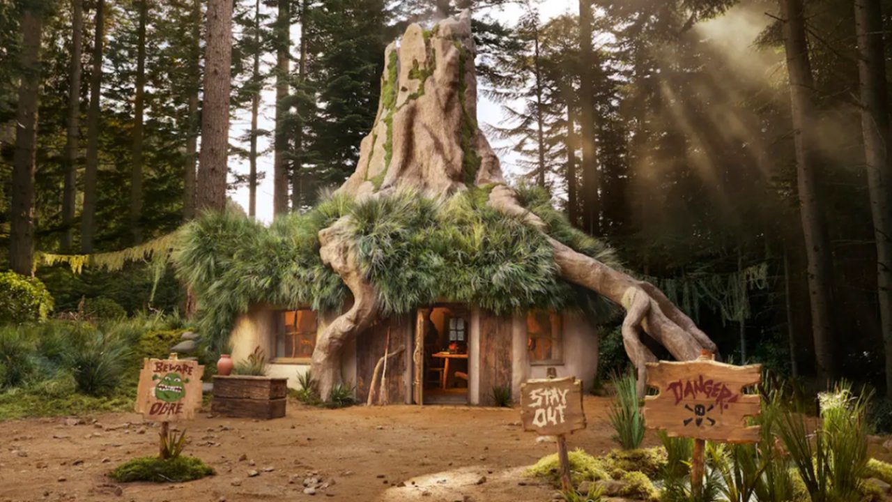 Shrek: i fan possono prenotare su Airbnb la casa dell'orco nella palude