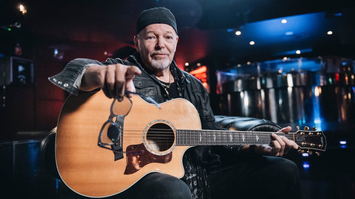 Vasco Rossi   Il Supervissuto, la recensione: un racconto spericolato per una serie che lascia senza parole