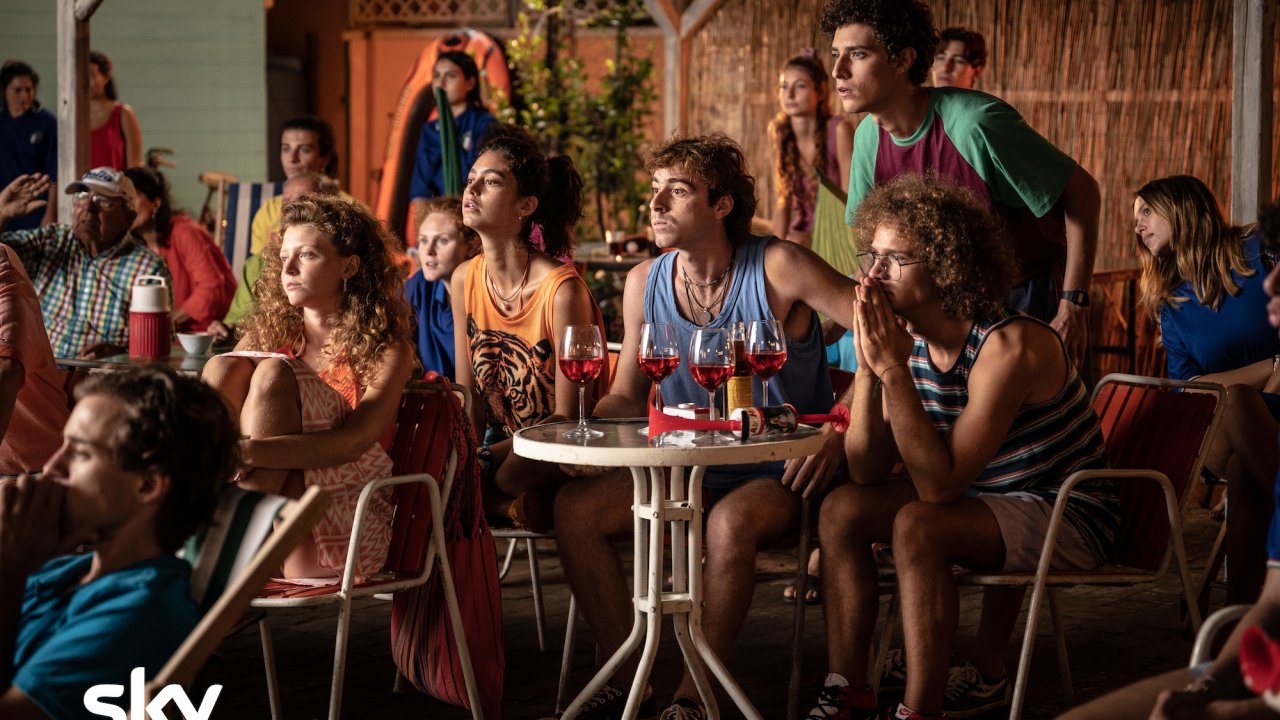 Un'estate fa: Francesca Michielin nel video nuova serie Sky Original con Lino Guanciale e Filippo Scotti