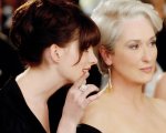 Anne Hathaway e Meryl Streep posano insieme a un evento, ed è subito Il Diavolo Veste Prada (17 anni dopo)