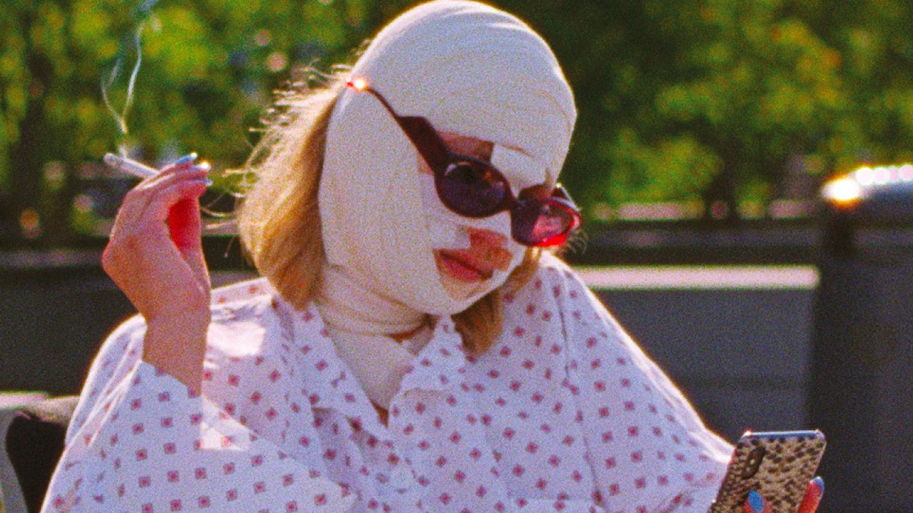 Sick of Myself, la recensione: una commedia nera sul narcisismo contemporaneo