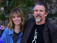 Ethan e Maya Hawke hanno inciso una cover di We Don't Run, canzone di Willie Nelson