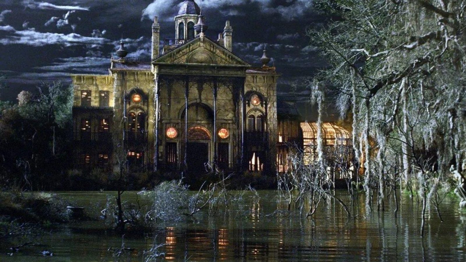 La Casa dei Fantasmi: ecco quando arriverà in streaming il film ispirato all'attrazione del parco a tema
