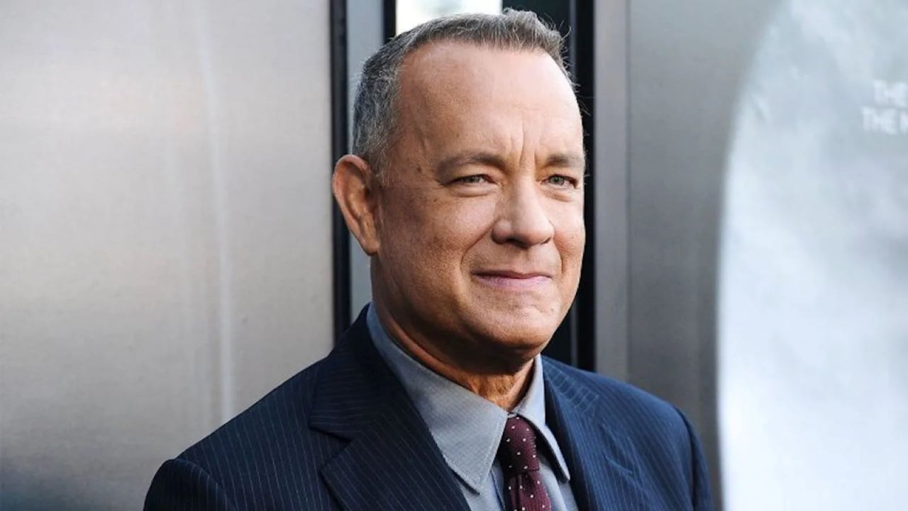 Tom Hanks denuncia l'Intelligenza Artificiale: 'Quel volto non è il mio'