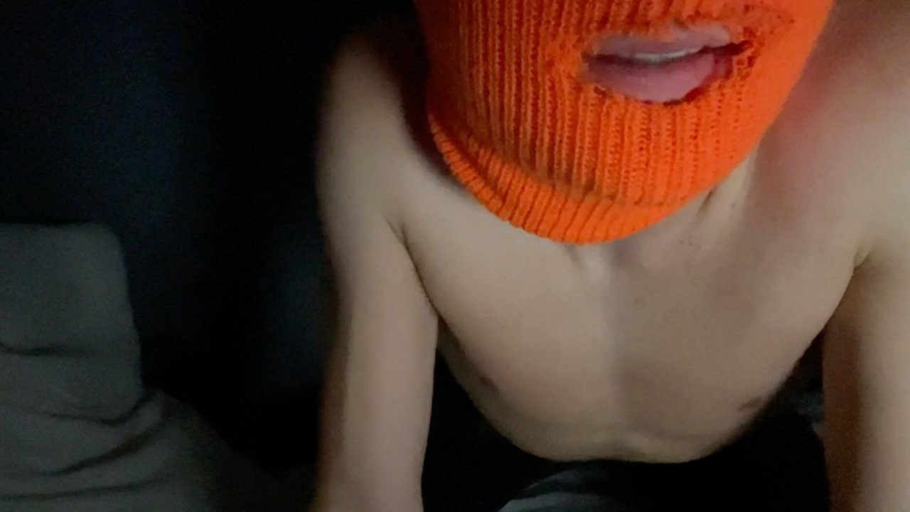 John Cameron Mitchell produce la pièce digitale xXPonyBoyDerekXx, solo su OnlyFans e X