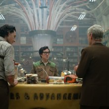 Loki 2: Ke Huy Quan con Tom Hiddleston ed Owen Wilson in una scena della nuova stagione della serie Marvel