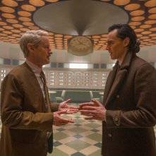 Loki 2: Tom Hiddleston ed Owen Wilson in una scena della nuova stagione della serie Marvel