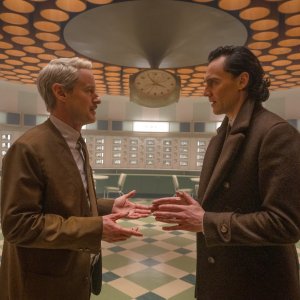 Loki 2: Tom Hiddleston ed Owen Wilson in una scena della nuova stagione della serie Marvel