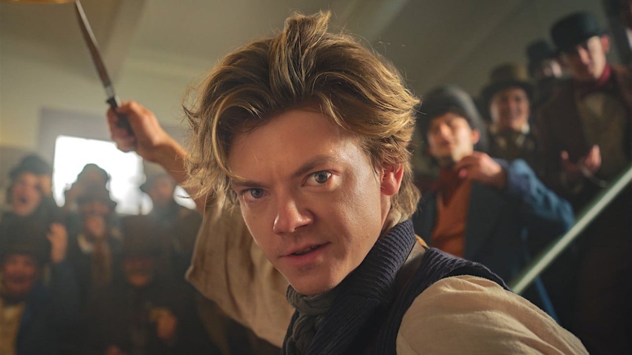 The Artful Dodger: Thomas Brodie-Sangster nel primo trailer della serie Disney