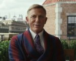 Daniel Craig sfoggia una nuova acconciatura sul red carpet, Knives Out 3 in arrivo?