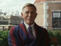 Daniel Craig sfoggia una nuova acconciatura sul red carpet, Knives Out 3 in arrivo?